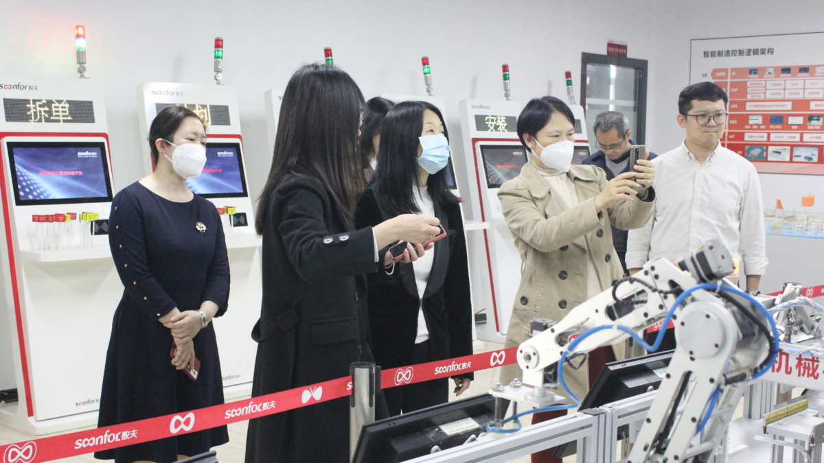 省科技厅领导一行莅临数夫软件参观交流
