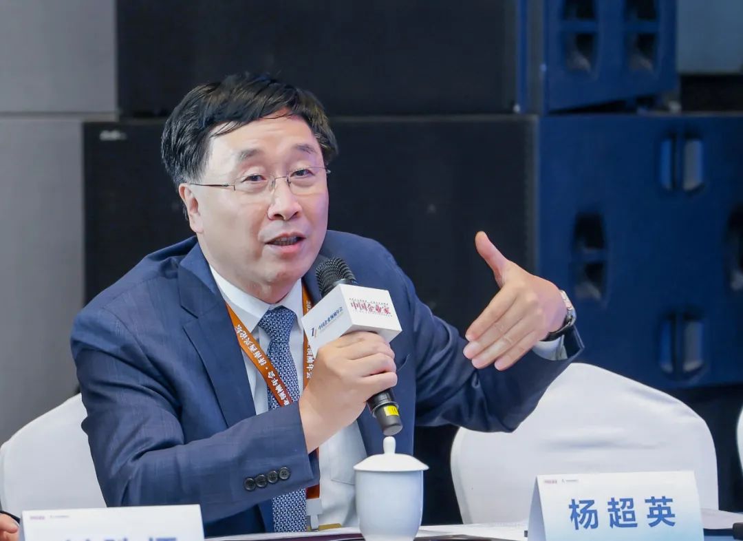 “2023中国企业领袖年会·济南西兴论坛”成功举办,华天软件创始人、董事长杨超英受邀参加