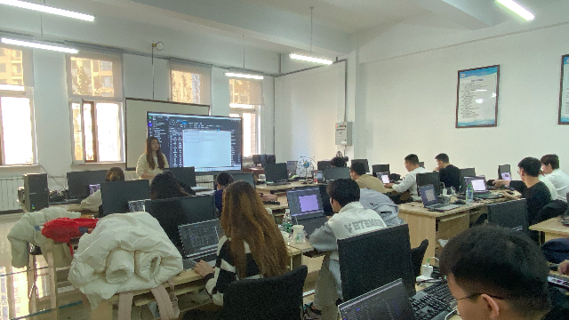 TaskBuilder走进高校，沈航大学生学低码做软件