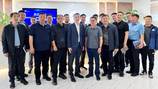 长垣市政府领导及医疗器械企业家代表团莅临冠骋信息考察交流，共探医疗器械产业数智化转型创新路径