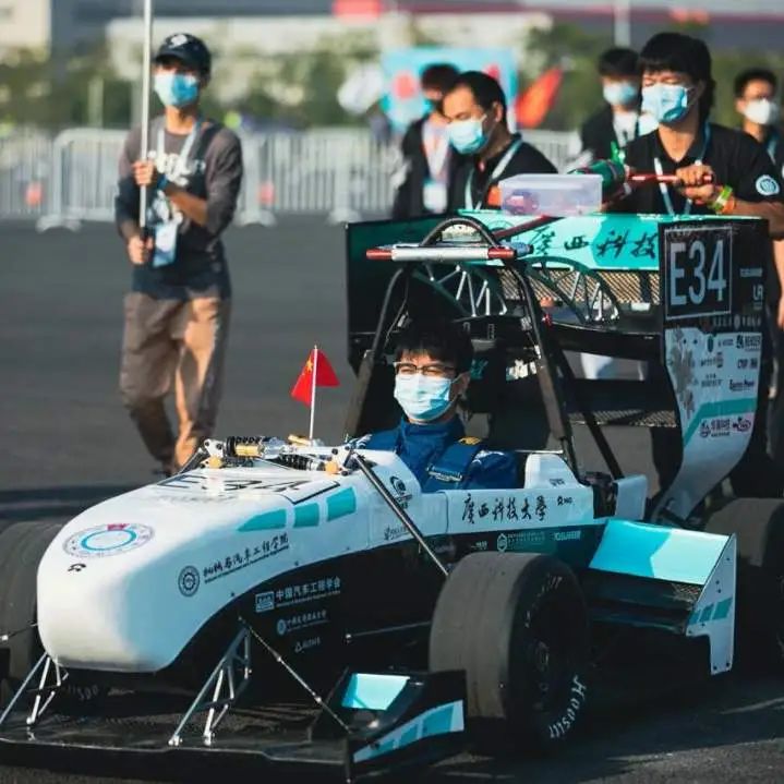 成为赛⻋⼯程师的第⼀课！3DE⿊科技+热⾎FSAE=你的职场加速器