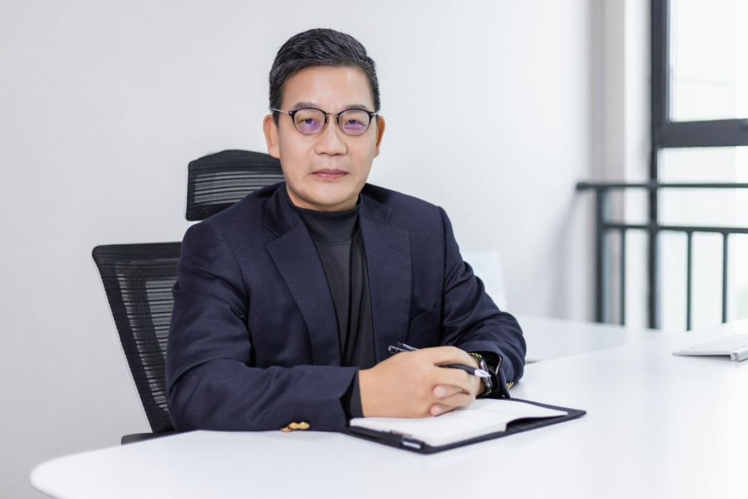 三代北大人,一脉守初心——从“光与电”到“数与智”,中国包装印前技术的三代突围
