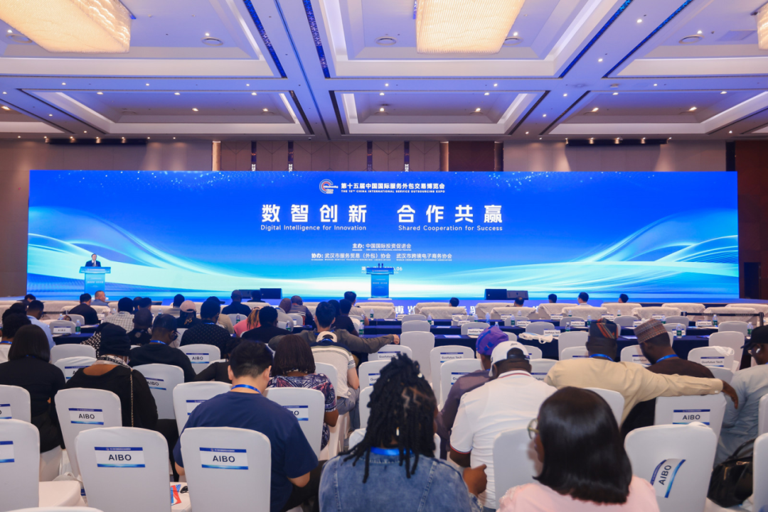 荣膺百强!璞华集团亮相服博会,秀出AI“场景共创”硬核成果