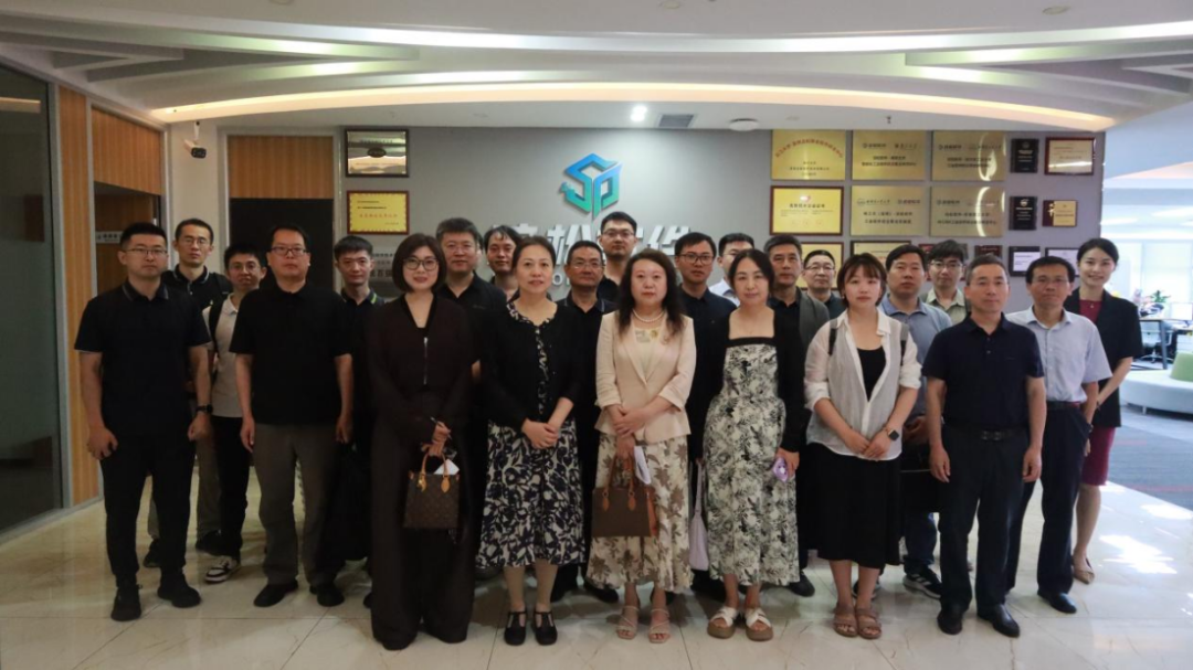 走进华为 | 聚力共赢——泊松软件携手中国和平利用军工技术协会举办工业软件高质量发展私享会