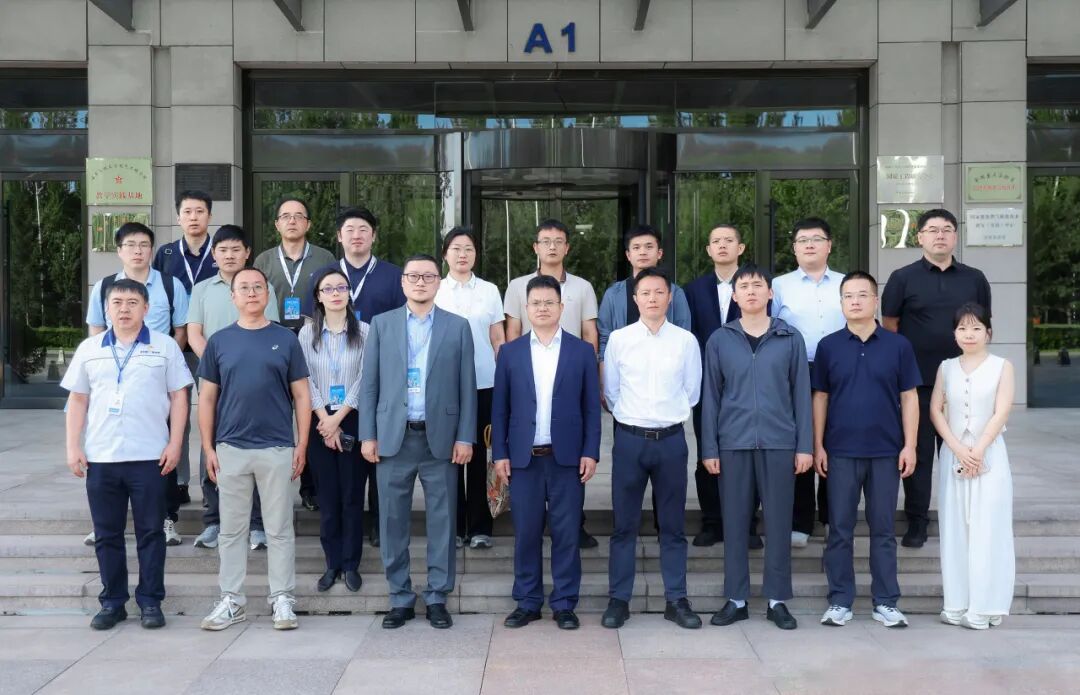 黑龙江制造业数智化转型交流会：华为 × 能科联合发布装备制造 AI 编程一体机