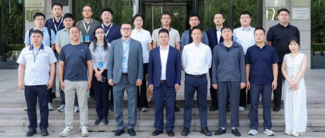 黑龙江制造业数智化转型交流会：华为 × 能科联合发布装备制造 AI 编程一体机